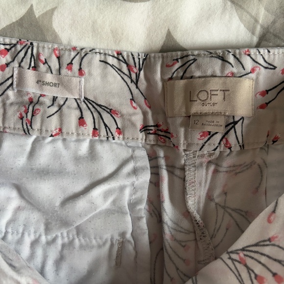 LOFT Riviera Floral-Print Chino Shorts - Picture 4 of 6